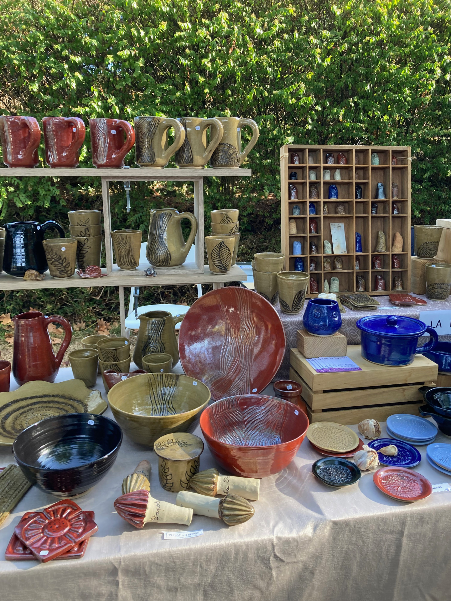 Stand de poterie de l'atelier de LA PAPOTERIE - Marché Bio de Montauban 2022