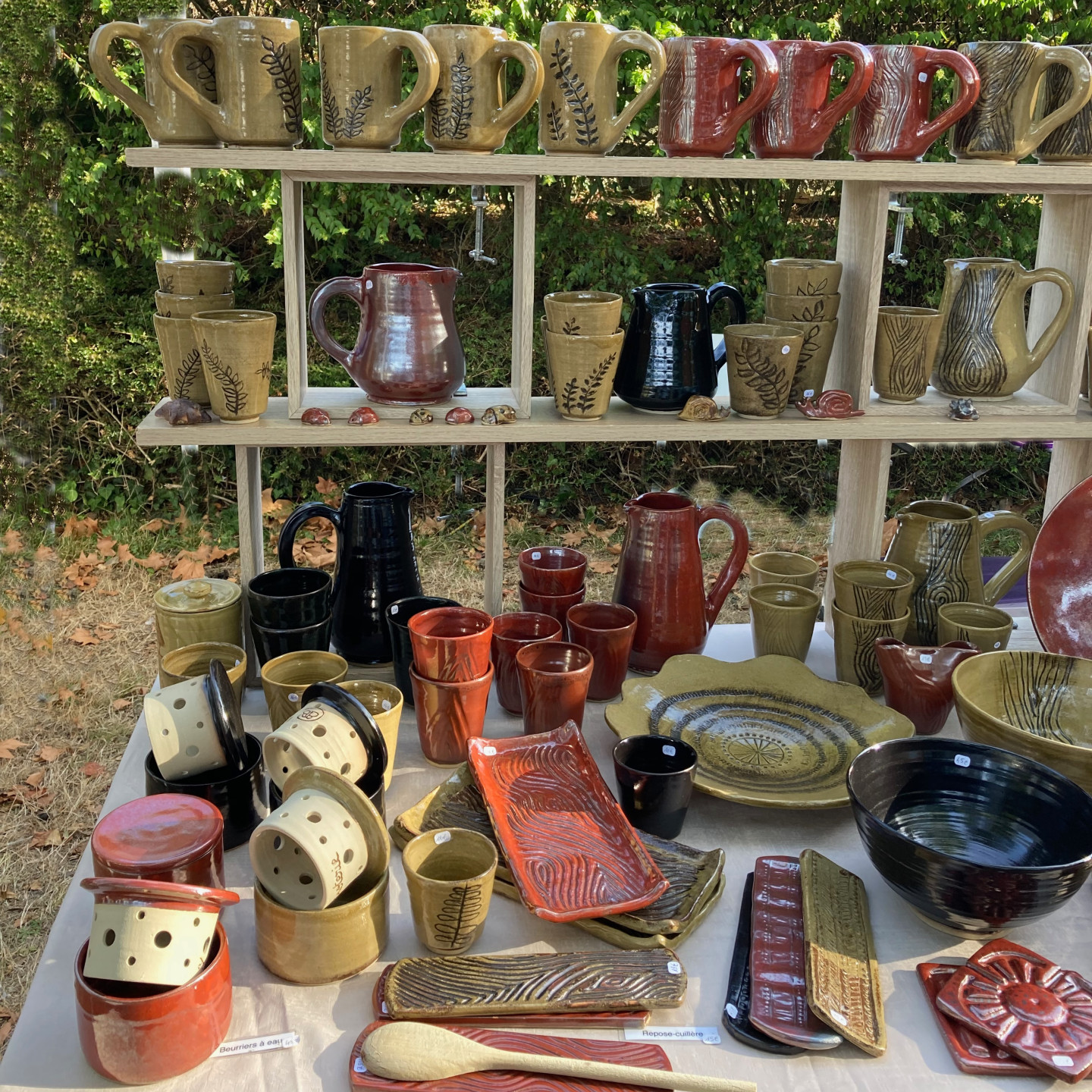 Stand de poterie de l'atelier de LA PAPOTERIE - Marché Bio de Montauban 2022